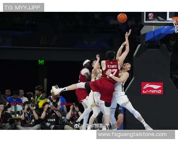 季前赛精彩对决北京首钢迎战浙江广厦展现篮球魅力与团队精神